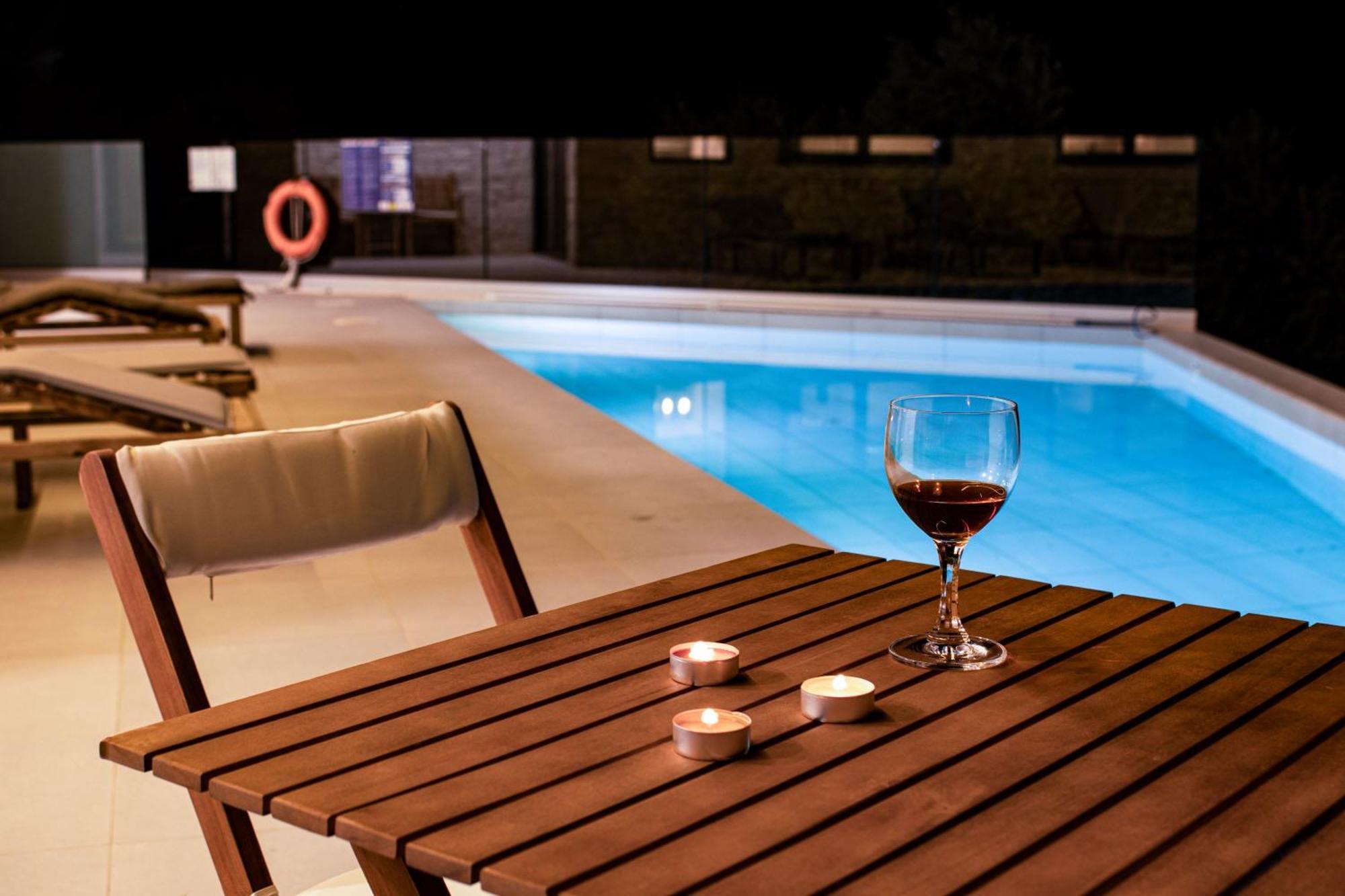 Cream Cozy Getaway - 3 Pearls Pool Retreat Apartment Dempla Exterior photo