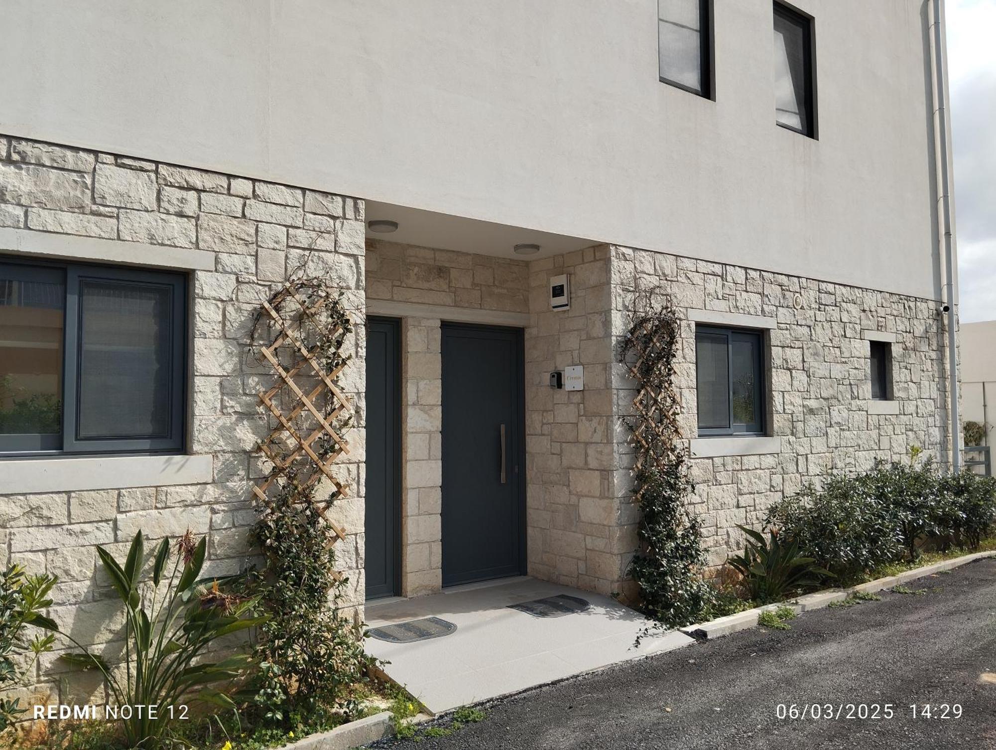 Cream Cozy Getaway - 3 Pearls Pool Retreat Apartment Dempla Exterior photo
